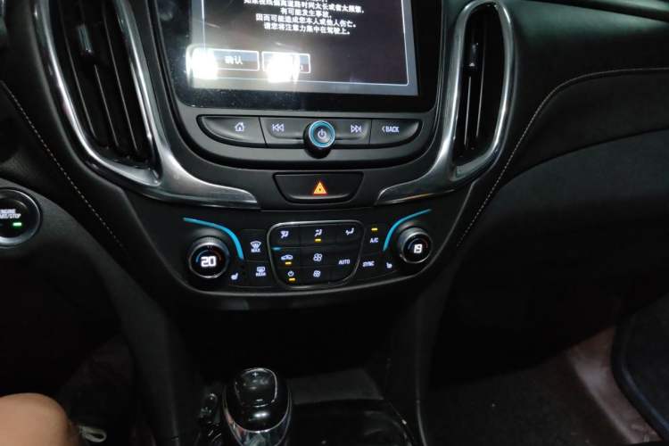 Used Chevrolet Equinox 2018 535T Automatic YuJie Edition Audio And AC Panel