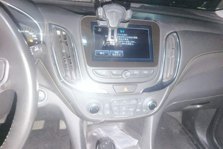 Used Chevrolet Equinox 2018 550T Automatic All-Wheel-Drive Explorer Edition Audio And AC Panel
