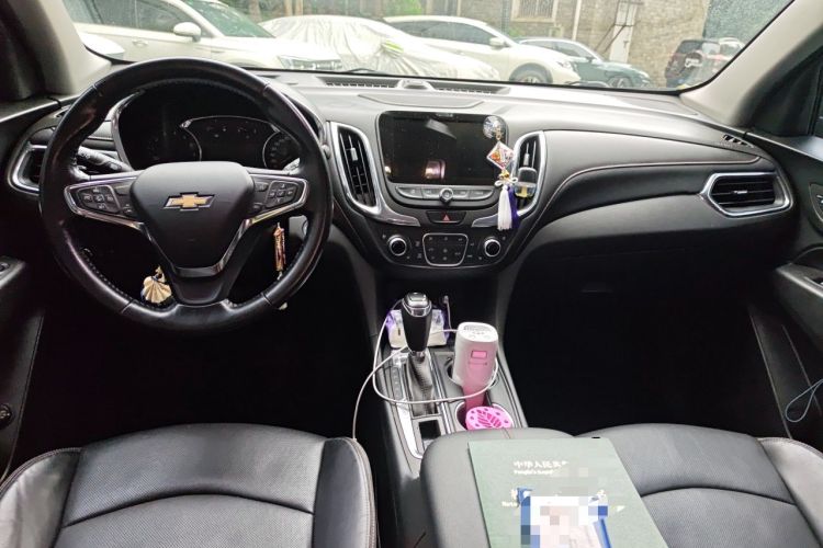 Used Chevrolet Equinox 2018 RS 550T Automatic All-Wheel-Drive Boundary Edition Center Console