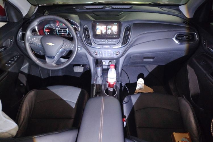 Used Chevrolet Equinox 2018 550T Automatic All-Wheel-Drive Boundary Edition Center Console