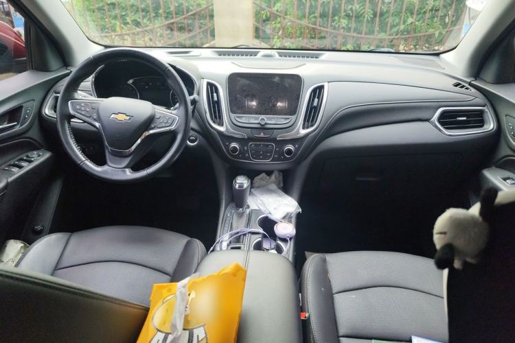 Used Chevrolet Equinox 2018 550T Automatic All-Wheel-Drive Explorer Edition Center Console