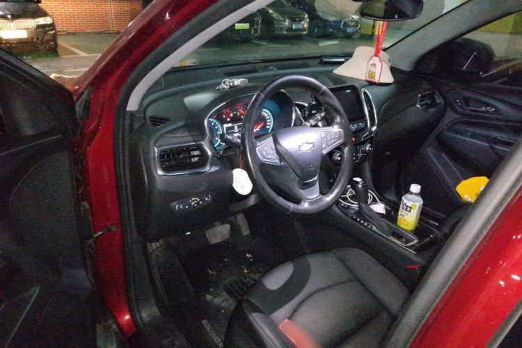 Used Chevrolet Equinox 2018 RS 550T Automatic All-Wheel-Drive Boundary Edition Driver Seat