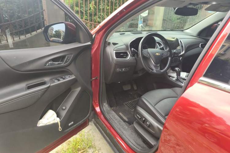 Used Chevrolet Equinox 2018 550T Automatic All-Wheel-Drive Explorer Edition Driver Seat
