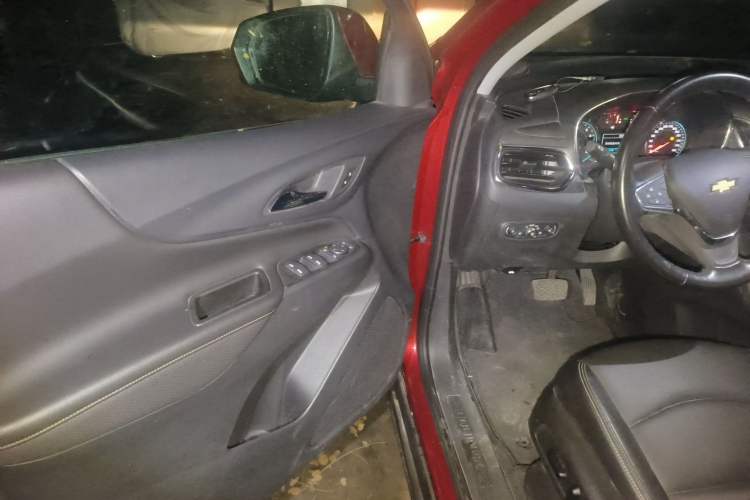 Used Chevrolet Equinox 2018 550T Automatic All-Wheel-Drive Explorer Edition Driver Seat