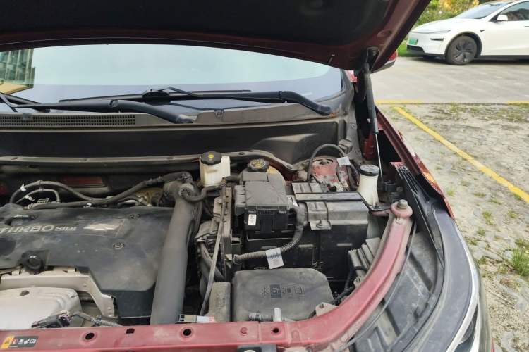 Used Chevrolet Equinox 2018 550T Automatic All-Wheel-Drive Explorer Edition Engine Bay Left