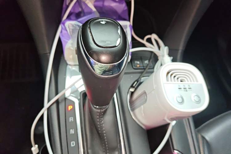 Used Chevrolet Equinox 2018 RS 550T Automatic All-Wheel-Drive Boundary Edition Gear Lever