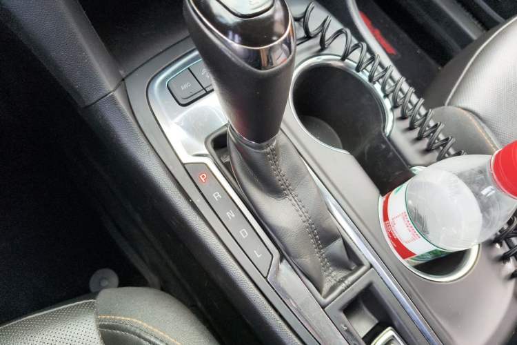 Used Chevrolet Equinox 2018 RS 550T Automatic All-Wheel-Drive Boundary Edition Gear Lever