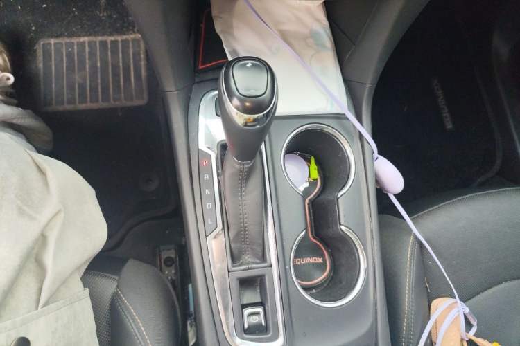 Used Chevrolet Equinox 2018 550T Automatic All-Wheel-Drive Explorer Edition Gear Lever