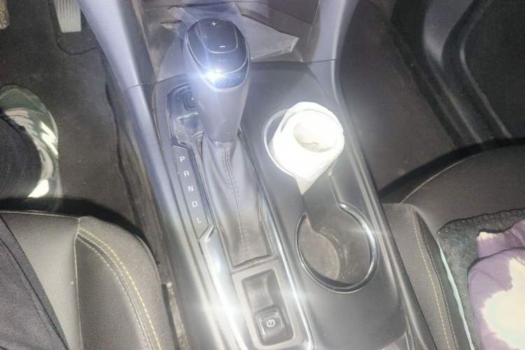 Used Chevrolet Equinox 2018 550T Automatic All-Wheel-Drive Explorer Edition Gear Lever