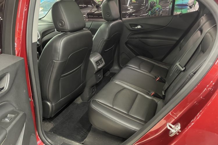 Used Chevrolet Equinox 2018 550T Automatic All-Wheel-Drive Boundary Edition Interior 2