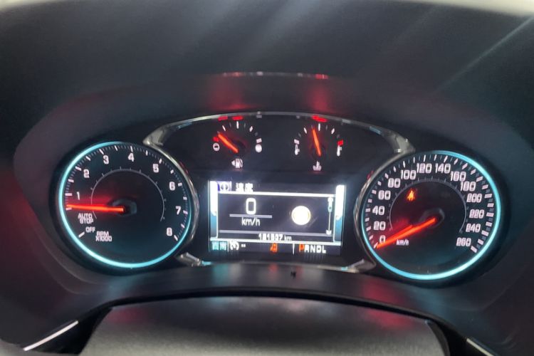 Used Chevrolet Equinox 2018 550T Automatic All-Wheel-Drive Boundary Edition Odometer Close Up