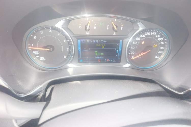 Used Chevrolet Equinox 2018 550T Automatic All-Wheel-Drive Explorer Edition Odometer Close Up