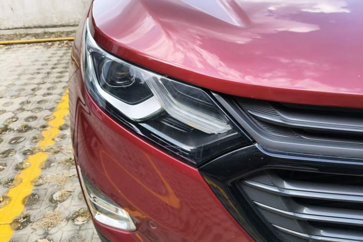 Used Chevrolet Equinox 2018 RS 550T Automatic All-Wheel-Drive Boundary Edition Right Front Headlight