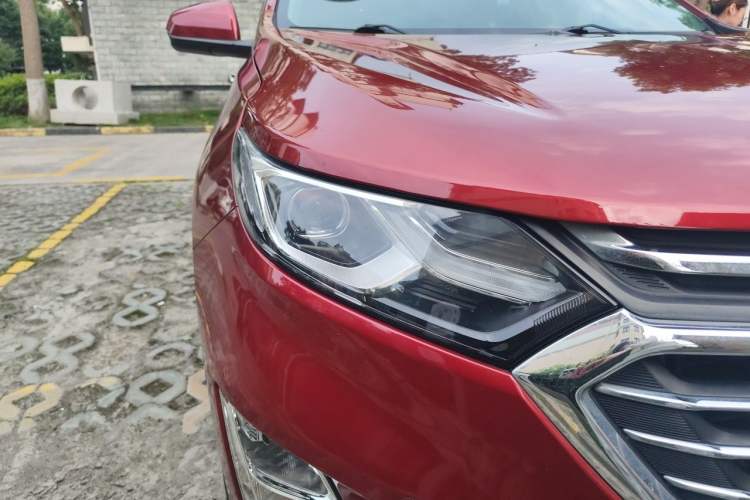 Used Chevrolet Equinox 2018 550T Automatic All-Wheel-Drive Explorer Edition Right Front Headlight