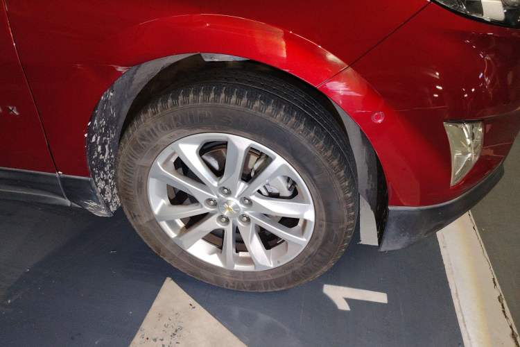 Used Chevrolet Equinox 2018 550T Automatic All-Wheel-Drive Boundary Edition Right Front Wheel Hub