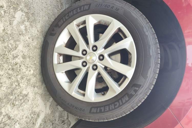 Used Chevrolet Equinox 2018 550T Automatic All-Wheel-Drive Explorer Edition Right Front Wheel Hub