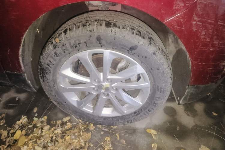 Used Chevrolet Equinox 2018 550T Automatic All-Wheel-Drive Explorer Edition Right Front Wheel Hub