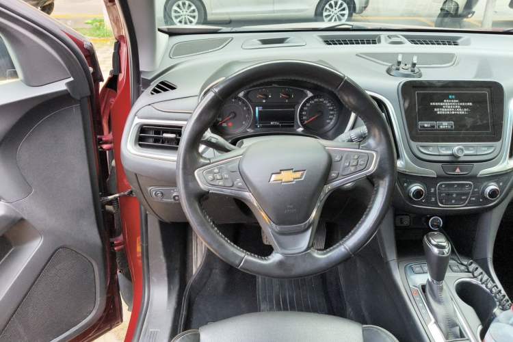 Used Chevrolet Equinox 2018 RS 550T Automatic All-Wheel-Drive Boundary Edition Steering Wheel