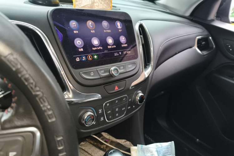 Used Chevrolet Equinox 2018 Redline 550T Automatic All-Wheel-Drive RS Edition Audio And AC Panel