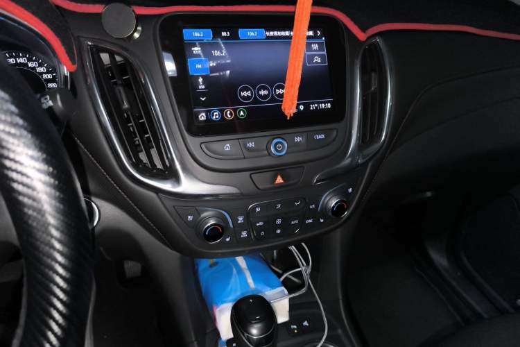 Used Chevrolet Equinox 2018 Redline 550T Automatic All-Wheel-Drive Trailblazer RS Edition Audio And AC Panel