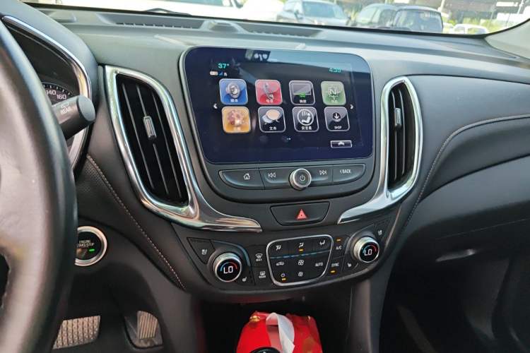 Used Chevrolet Equinox 2018 RS 550T Automatic All-Wheel-Drive Boundary Edition Audio And AC Panel