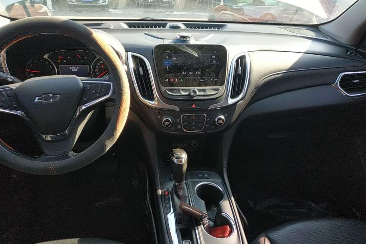 Used Chevrolet Equinox 2018 Redline 550T Automatic All-Wheel-Drive Trailblazer RS Edition Audio And AC Panel