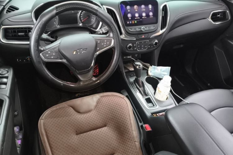 Used Chevrolet Equinox 2018 Redline 550T Automatic All-Wheel-Drive RS Edition Center Console