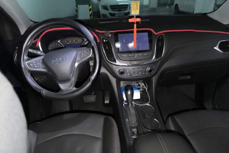 Used Chevrolet Equinox 2018 Redline 550T Automatic All-Wheel-Drive Trailblazer RS Edition Center Console
