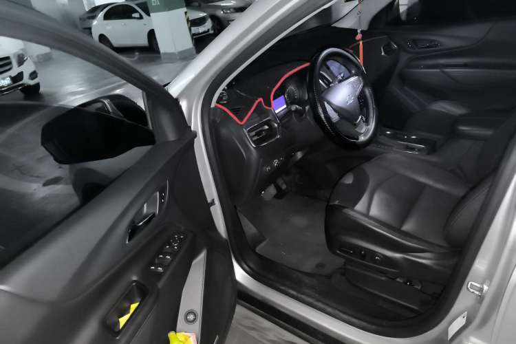 Used Chevrolet Equinox 2018 Redline 550T Automatic All-Wheel-Drive Trailblazer RS Edition Driver Seat