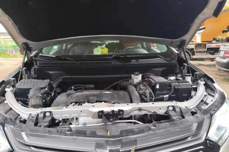 Used Chevrolet Equinox 2018 Redline 550T Automatic All-Wheel-Drive RS Edition Engine Bay