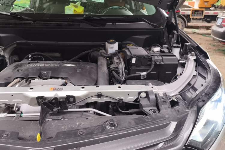 Used Chevrolet Equinox 2018 Redline 550T Automatic All-Wheel-Drive RS Edition Engine Bay Left