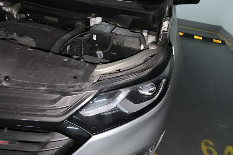 Used Chevrolet Equinox 2018 Redline 550T Automatic All-Wheel-Drive Trailblazer RS Edition Engine Bay Left