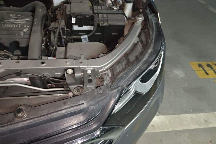 Used Chevrolet Equinox 2018 535T Automatic Lingjie Edition Engine Bay Left