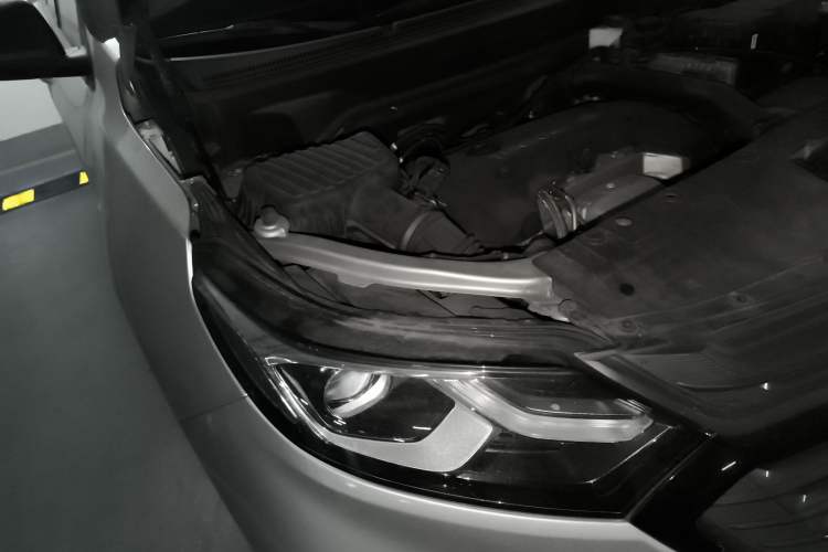 Used Chevrolet Equinox 2018 Redline 550T Automatic All-Wheel-Drive Trailblazer RS Edition Engine Bay Right