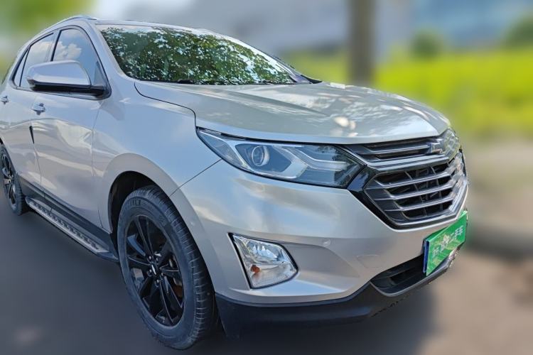 Used Chevrolet Equinox 2018 RS 550T Automatic All-Wheel-Drive Boundary Edition Front Right 45 Deg
