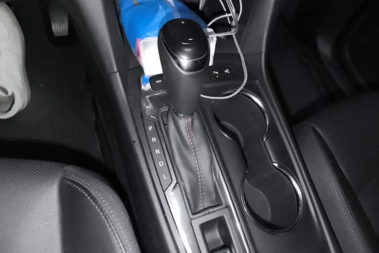 Used Chevrolet Equinox 2018 Redline 550T Automatic All-Wheel-Drive Trailblazer RS Edition Gear Lever