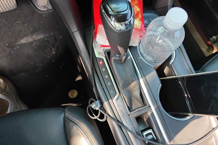 Used Chevrolet Equinox 2018 RS 550T Automatic All-Wheel-Drive Boundary Edition Gear Lever
