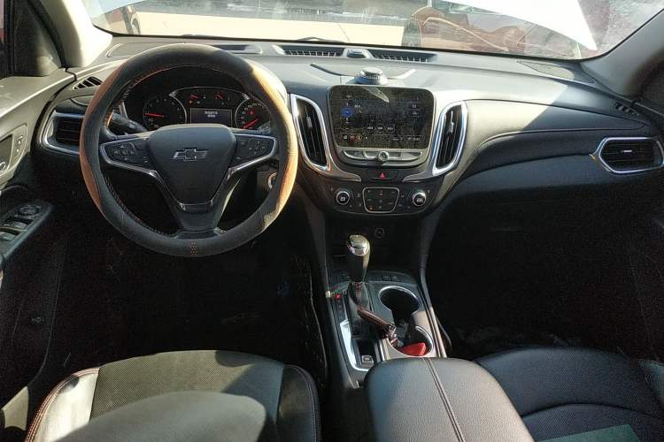 Used Chevrolet Equinox 2018 Redline 550T Automatic All-Wheel-Drive Trailblazer RS Edition Interior 2