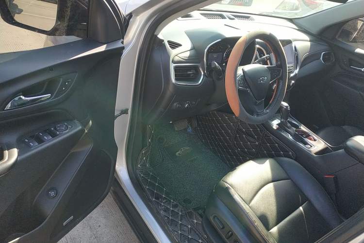 Used Chevrolet Equinox 2018 Redline 550T Automatic All-Wheel-Drive Trailblazer RS Edition Interior 3