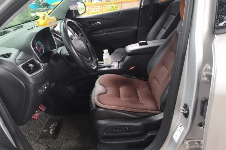 Used Chevrolet Equinox 2018 Redline 550T Automatic All-Wheel-Drive RS Edition Left Front Seat