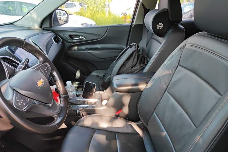 Used Chevrolet Equinox 2018 RS 550T Automatic All-Wheel-Drive Boundary Edition Left Front Seat