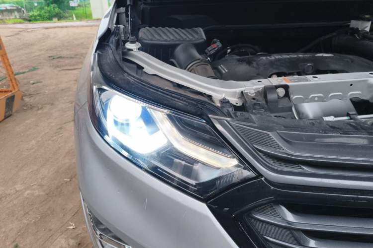 Used Chevrolet Equinox 2018 Redline 550T Automatic All-Wheel-Drive RS Edition Right Front Headlight