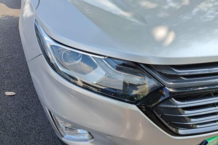 Used Chevrolet Equinox 2018 RS 550T Automatic All-Wheel-Drive Boundary Edition Right Front Headlight