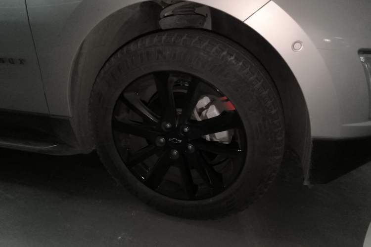 Used Chevrolet Equinox 2018 Redline 550T Automatic All-Wheel-Drive Trailblazer RS Edition Right Front Wheel Hub