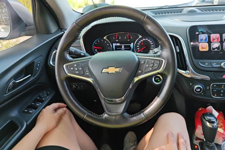 Used Chevrolet Equinox 2018 RS 550T Automatic All-Wheel-Drive Boundary Edition Steering Wheel
