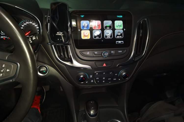Used Chevrolet Equinox 2018 550T Automatic All-Wheel-Drive Explorer Edition Audio And AC Panel