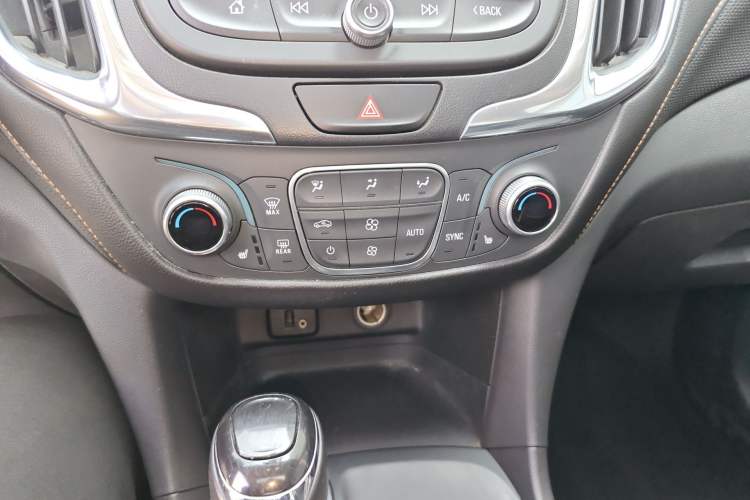 Used Chevrolet Equinox 2018 535T Automatic YuJie Edition Audio And AC Panel