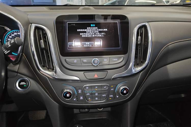 Used Chevrolet Equinox 2018 535T Automatic YuJie Edition Audio And AC Panel