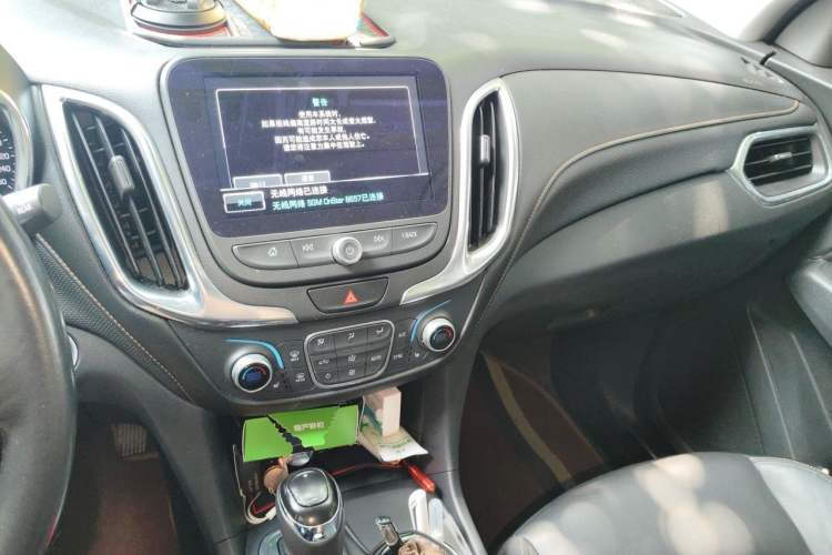 Used Chevrolet Equinox 2018 550T Automatic All-Wheel-Drive Explorer Edition Audio And AC Panel