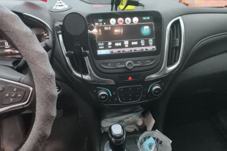 Used Chevrolet Equinox 2018 550T Automatic All-Wheel-Drive Boundary Edition Audio And AC Panel